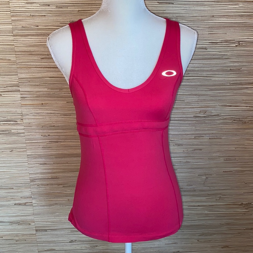 Oakley hot pink active flattering tank top small EUC!